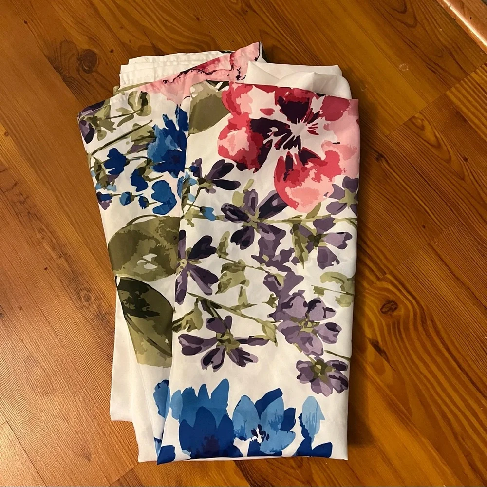 Floral shower curtain - Picture 2 of 4